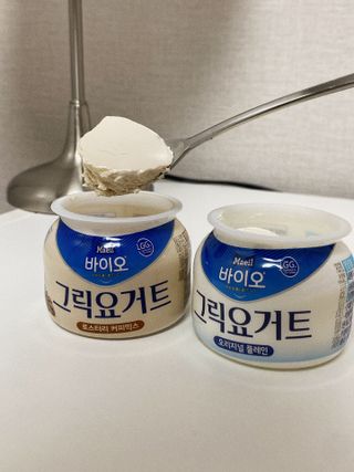 매일바이오 그릭요거트 오리지널 플레인 4개, 로스터리 커피믹스 4개 — 4점을 준 리뷰어가 2021년 12월 올린 사용 사진