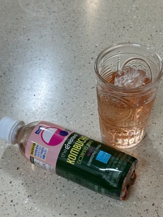 더그레잇티 콤부차 [매일유업] 더그레잇티 44kcal 콤부차 300ml *12개입 (오리지널 6개+베리리치 6개) — 5점을 준 리뷰어가 2023년 8월 올린 사용 사진