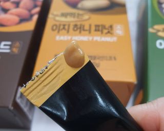 짜먹는 이지견과 짜먹는 이지아몬드, 짜먹는 이지허니피넛, 짜먹는 이지캐슈넛 각 10g X  10포 — 2점을 준 리뷰어가 2021년 4월 올린 사용 사진