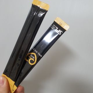 짜먹는 이지견과 짜먹는 이지아몬드, 짜먹는 이지허니피넛, 짜먹는 이지캐슈넛 각 10g X  10포 — 5점을 준 리뷰어가 2021년 3월 올린 사용 사진
