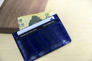 헤임달 Glossy 악어가죽 카드지갑 — 5점을 준 리뷰어가 2021년 5월 올린 사용 사진