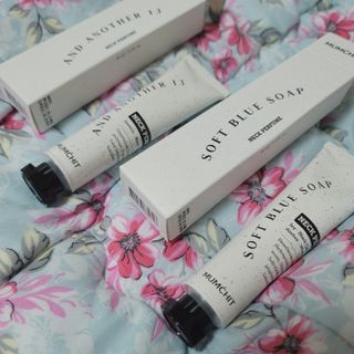 멈칫(MUMCHIT) 넥퍼퓸 NECKPERFUME 2가지 향 — 5점을 준 리뷰어가 2021년 11월 올린 사용 사진