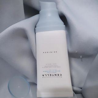 [스킨1004] 마다가스카르 센텔라 히알루-시카 워터핏 선세럼 50ml — 4점을 준 리뷰어가 2024년 5월 올린 사용 사진