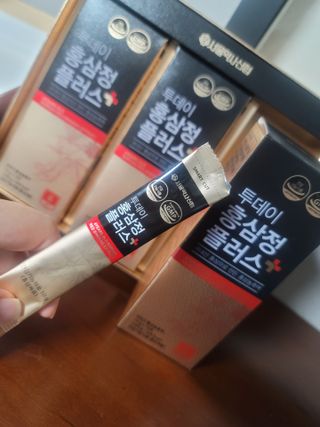 서울약사신협_투데이홍삼정플러스스틱_10g x 30포 — 5점을 준 리뷰어가 2021년 7월 올린 사용 사진