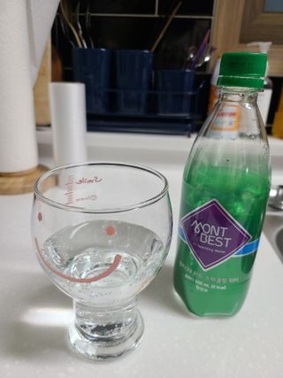 몽베스트 Montbest with Sparkling water Plain 20병 — 4점을 준 리뷰어가 2022년 6월 올린 사용 사진