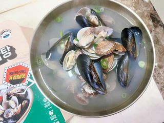 [푸딩팩토리] 바지락홍합탕 500g / 얼큰바지락홍합탕 590g — 5점을 준 리뷰어가 2022년 10월 올린 사용 사진