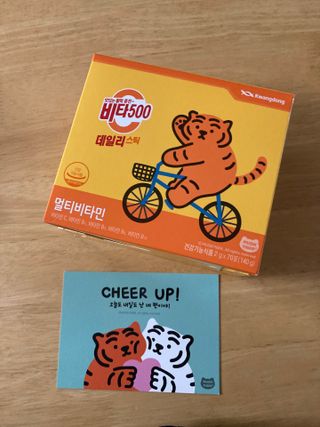 광동생활건강 [광동] 비타500데일리스틱 수능 패키지 (70+굿즈) 뚱랑이 수능엽서+쇼핑백 — 5점을 준 리뷰어가 2022년 11월 올린 사용 사진