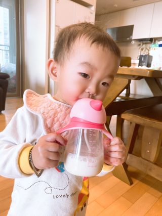 유비맘 트라이탄 코니빨대컵_컬러 랜덤 발송 — 5점을 준 리뷰어가 2021년 1월 올린 사용 사진