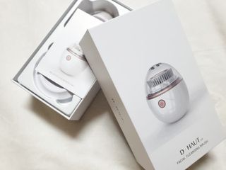 디하우트 랩 디하우트랩 클렌징 피부관리기 진동클렌저 실리콘+2종 인조모 브러시 — 5점을 준 리뷰어가 2021년 11월 올린 사용 사진