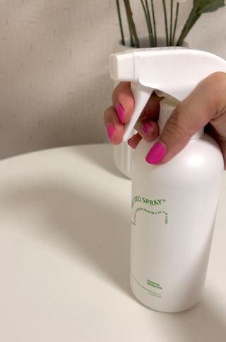 [푸푸몬스터](선물세트) 비건 펫 데오 스프레이(탈취제) 500ml (유향/무향 택 1)+산책 물통+메시지카드 — 5점을 준 리뷰어가 2022년 8월 올린 사용 사진