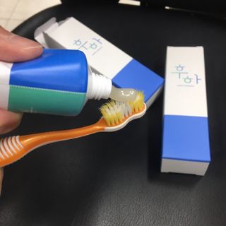 [심폐소생소] 무불소 임산부 천연 치약 — 4.5점을 준 리뷰어가 2021년 11월 올린 사용 사진