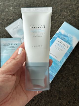 [스킨1004] 마다가스카르 센텔라 히알루-시카 워터핏 선세럼 50ml — 5점을 준 리뷰어가 2024년 5월 올린 사용 사진
