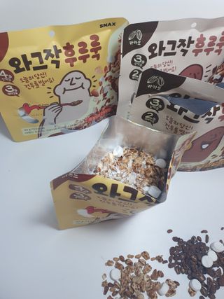 스낵스 와그작후루룩 3종_카카오2봉+아몬드2봉+딸기2봉 (총 6봉) — 5점을 준 리뷰어가 2024년 2월 올린 사용 사진