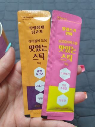 페페로니 맛있는 스틱 - 무항생제 닭고기 15개 + 알래스카 연어 15개 — 5점을 준 리뷰어가 2021년 8월 올린 사용 사진