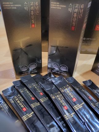 서울약사신협_6년근 고려홍삼정 천스틱 10g 30포 — 5점을 준 리뷰어가 2021년 11월 올린 사용 사진