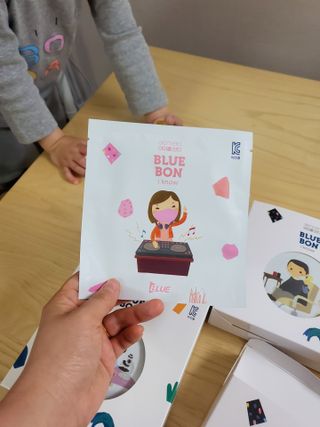 [블루 본 아이노우] 유아용 컬러마스크 40 PCS SET 2중 택 1 — 5점을 준 리뷰어가 2021년 5월 올린 사용 사진