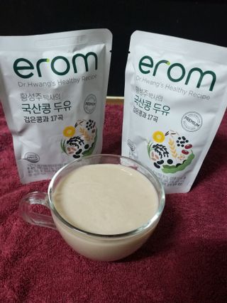 이롬 황성주 박사의 국산콩 두유 검은콩과 17곡 프리미엄 — 2점을 준 리뷰어가 2021년 5월 올린 사용 사진