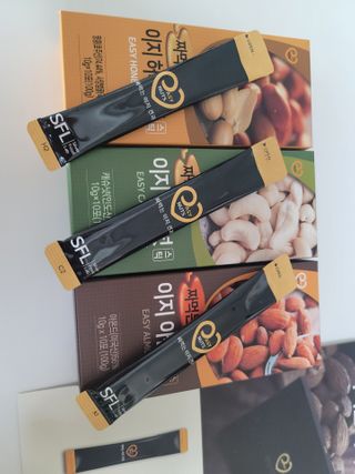 짜먹는 이지견과 짜먹는 이지아몬드, 짜먹는 이지허니피넛, 짜먹는 이지캐슈넛 각 10g X  10포 — 5점을 준 리뷰어가 2021년 1월 올린 사용 사진