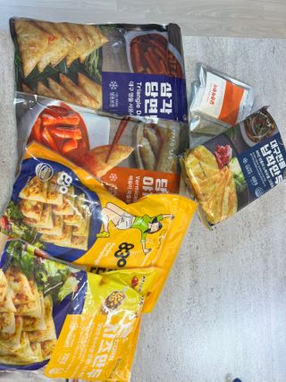 (주)성경순만두 곤약만두.콘치즈만두,삼각당면만두,당면 야끼만두,대구전통 납작만두,떡뽁이 매콤소스,달콤소스 — 5점을 준 리뷰어가 2023년 4월 올린 사용 사진