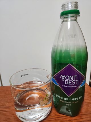 몽베스트 Montbest with Sparkling water Plain 20병 — 5점을 준 리뷰어가 2022년 12월 올린 사용 사진