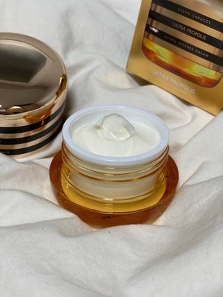 자민경 크레마카라콜 울트라 프로폴리스 하이드라 인텐스 크림 50ml — 5점을 준 리뷰어가 2021년 1월 올린 사용 사진