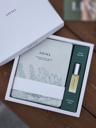 리브얼 | LIVALL 바이오셀룰로오스 마스크 레스트 앤 글로우 33ml  x 3개입 — 5점을 준 리뷰어가 2022년 6월 올린 사용 사진