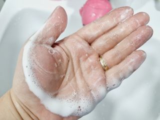 프리마인 메이크업과 들뜨는 각질까지 한방에 깐달걀로! 순하기까지한 셀베이스 그린티클렌저(200ml) — 4점을 준 리뷰어가 2023년 1월 올린 사용 사진