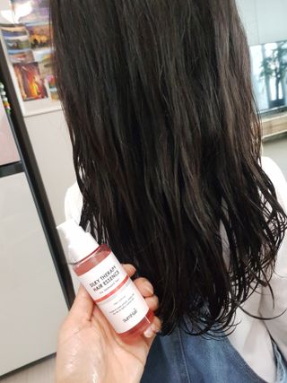 썸헤어 / SUMHAIR 썸헤어 실키 테라피 헤어 에센스 — 5점을 준 리뷰어가 2021년 4월 올린 사용 사진