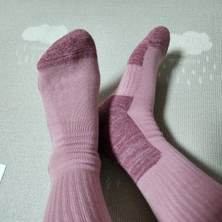 [사이즈가 있는 양말 필로이] 여자 트레킹 양말 3족 세트【 S, M, L 】3가지 사이즈_컬러 별로 1족씩 — 5점을 준 리뷰어가 2022년 9월 올린 사용 사진