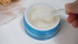 비엠비코 [썸머케어] 퀸79 노블 골드 아쿠아크림+더 선스틱 SPF50+PA+++ — 5점을 준 리뷰어가 2021년 6월 올린 사용 사진