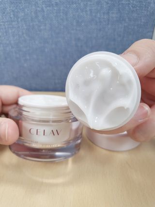 프리마인 바르기만 하면 철벽 스킨케어+24시간 마스크팩 효과. 셀라브 리제너레이팅 시스템 부스터+크림 세트 — 5점을 준 리뷰어가 2023년 5월 올린 사용 사진