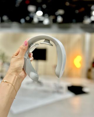 멜리언스 목 마사지기 — 5점을 준 리뷰어가 2022년 2월 올린 사용 사진