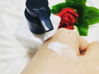줄라이 모닝 _ JULY MORNING 줄라이모닝 하이드레이팅 퍼퓸드 바디앤핸드 에멀젼 — 5점을 준 리뷰어가 2021년 12월 올린 사용 사진