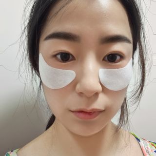건강누리인터내셔날 레아라 다이아포스 슬리핑 아이패치 골드 & 물광 아이패치 [14회분/총 28매] — 5점을 준 리뷰어가 2022년 7월 올린 사용 사진