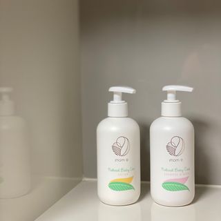 mom e 맘이 내추럴 베이비 케어 샴푸앤바스+로션 — 5점을 준 리뷰어가 2021년 1월 올린 사용 사진