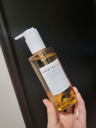스킨1004 [SKIN1004] 마다가스카르 센텔라 라이트 클렌징 오일 200ml — 5점을 준 리뷰어가 2024년 7월 올린 사용 사진