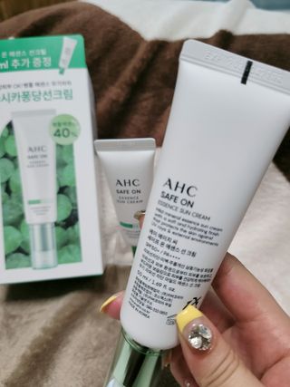 [AHC] 세이프온 에센스 선크림 올리브영 스페셜 증정 기획세트 — 5점을 준 리뷰어가 2022년 6월 올린 사용 사진