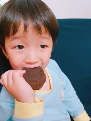 롯데제과 까망카스타드 더블초코 — 5점을 준 리뷰어가 2021년 5월 올린 사용 사진