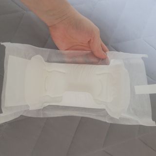 에어퀸 뉴브레스 유기농 생리대 4종 (팬티라이너 20P + 중형 10P + 대형 10P + 오버나이트 8P)_체험단 2차 — 5점을 준 리뷰어가 2024년 11월 올린 사용 사진