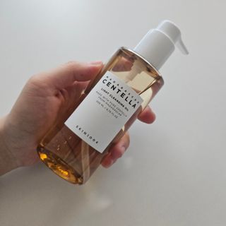스킨1004 [SKIN1004] 마다가스카르 센텔라 라이트 클렌징 오일 200ml — 5점을 준 리뷰어가 2024년 7월 올린 사용 사진