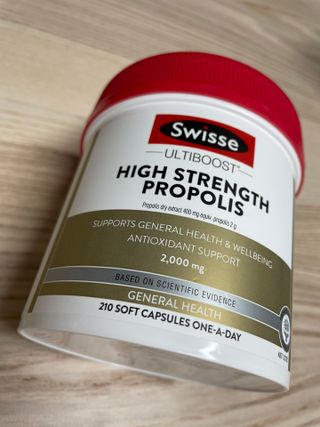 Swisse 스위스 고함량 프로폴리스 2,000mg 210정 — 5점을 준 리뷰어가 2021년 11월 올린 사용 사진