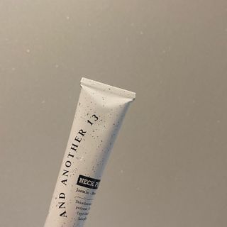 멈칫(MUMCHIT) 넥퍼퓸 NECKPERFUME 2가지 향 — 4.5점을 준 리뷰어가 2021년 11월 올린 사용 사진