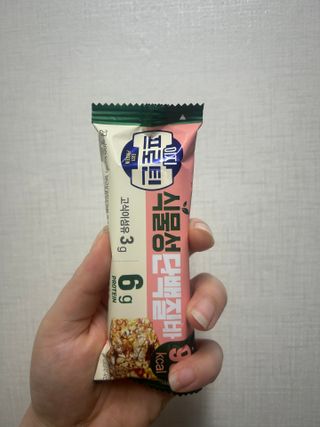 이지프로틴바 3종x각 2ea (고단백질바, 멀티단백질바, 식물성단백질바) — 5점을 준 리뷰어가 2024년 2월 올린 사용 사진