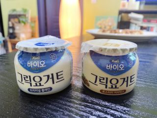 매일바이오 그릭요거트 오리지널 플레인 4개, 로스터리 커피믹스 4개 — 5점을 준 리뷰어가 2021년 12월 올린 사용 사진
