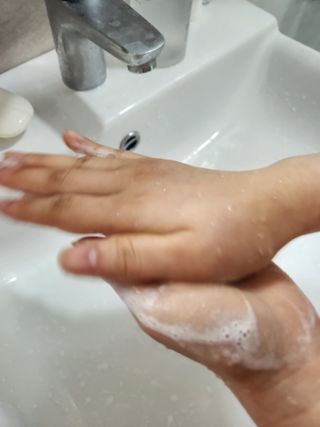 프리마인 메이크업과 들뜨는 각질까지 한방에 깐달걀로! 순하기까지한 셀베이스 그린티클렌저(200ml) — 4점을 준 리뷰어가 2023년 4월 올린 사용 사진