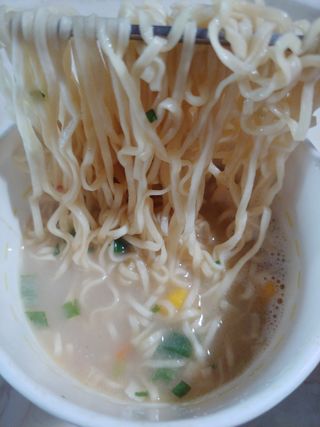 NISSIN 닛신 컵누들  4종 - 씨푸드오리지날, 씨푸드 스파이시, 씨푸드 커리, 씨푸드 XO소스 — 5점을 준 리뷰어가 2021년 12월 올린 사용 사진