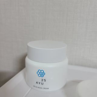 AYU25[아유트웬티파이브]다마스크로즈워터 베이스 천연 수분 촉촉 크림 — 3점을 준 리뷰어가 2021년 4월 올린 사용 사진