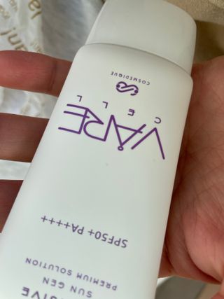바르셀 톤업 무기자차 자외선차단제 순한 선크림 인텐시브 선 젠 50ml — 3.5점을 준 리뷰어가 2021년 11월 올린 사용 사진