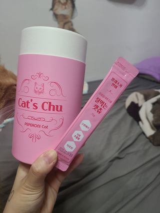 페페로니 잘 먹는 캣츄 - 알래스카 연어 24개입 — 5점을 준 리뷰어가 2021년 9월 올린 사용 사진