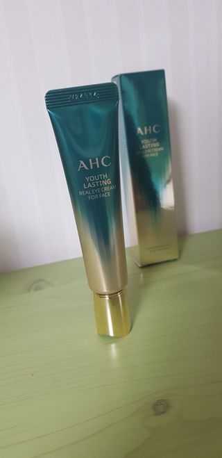 [NEW 탄력유턴 아이크림] AHC 유스 래스팅 리얼 아이크림 포 페이스 — 4점을 준 리뷰어가 2021년 2월 올린 사용 사진
